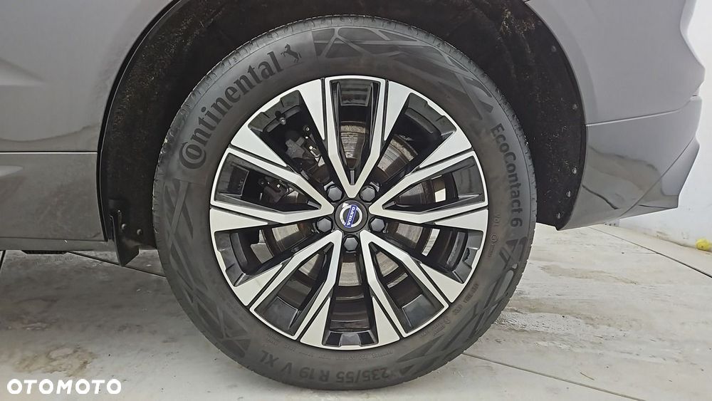 Volvo XC 60 B4 D AWD Plus Dark - 24
