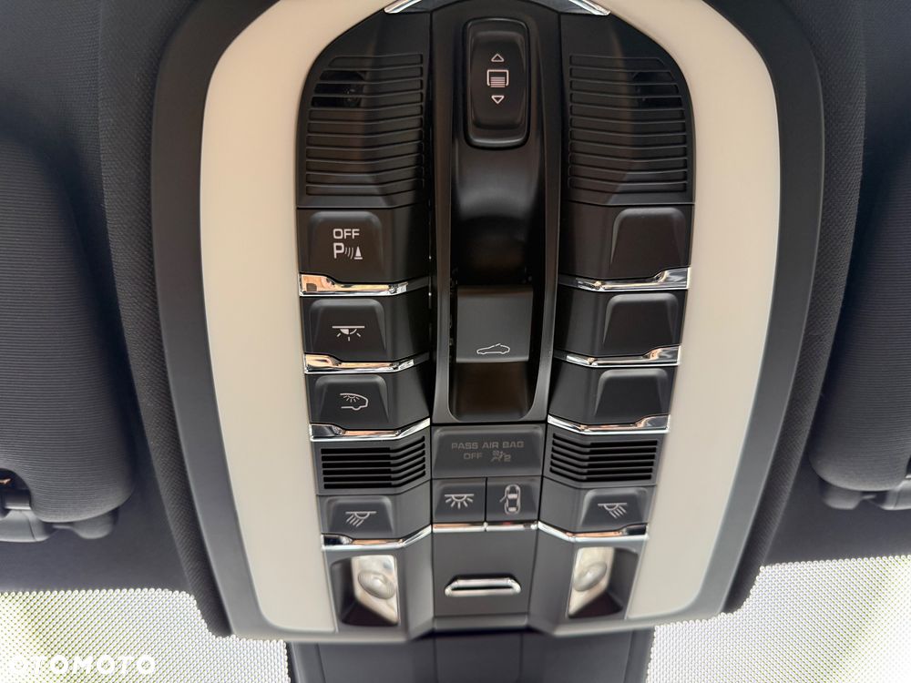 Porsche Cayenne - 17