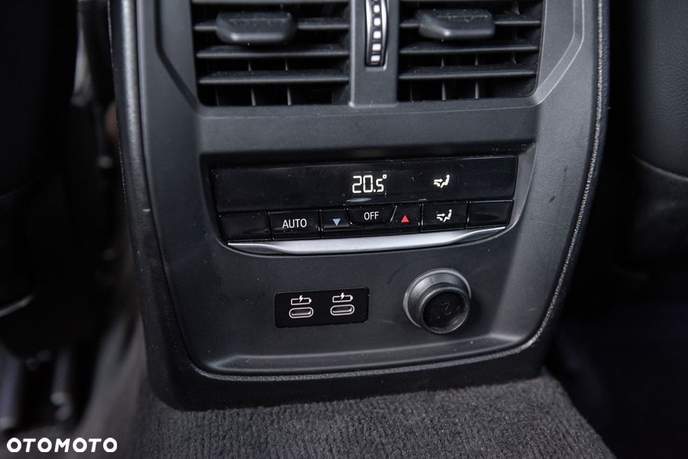 BMW Seria 3 318i M Sport - 29