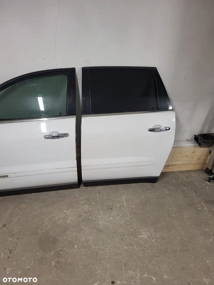 Chevrolet traverse drzwi kompletne