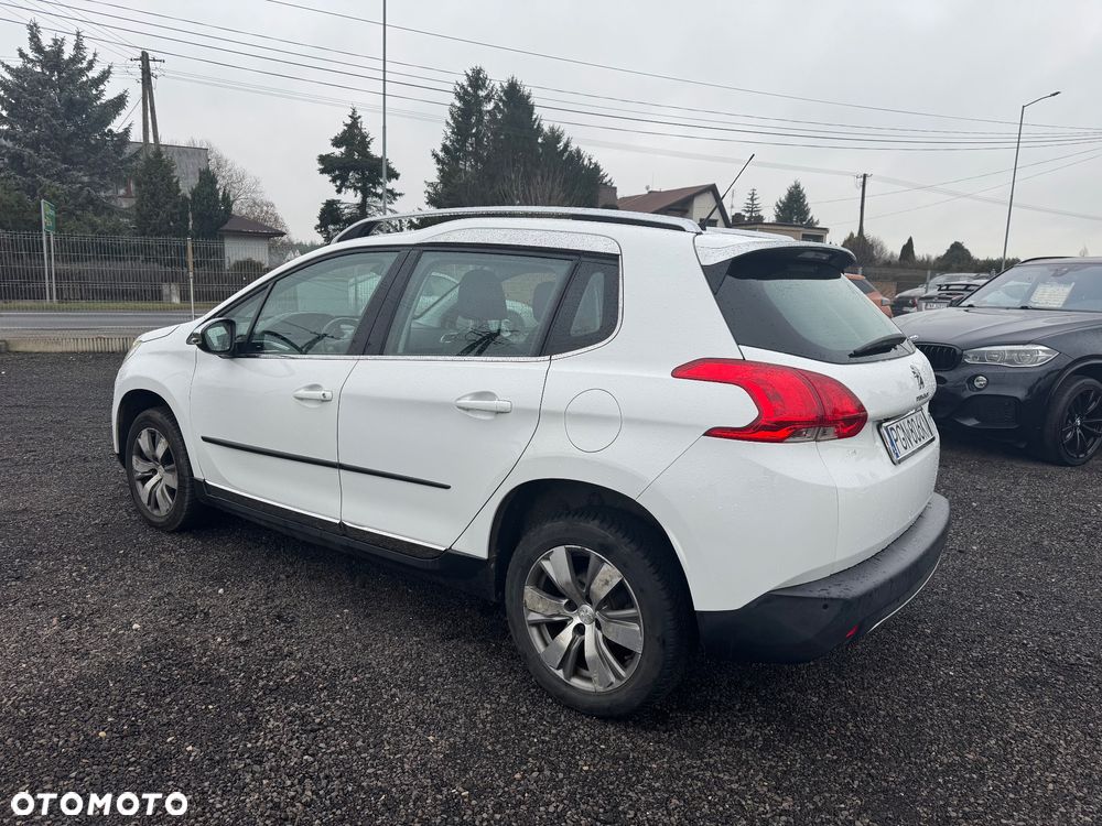 Peugeot 2008 1.2 Pure Tech GPF Allure S&S - 6