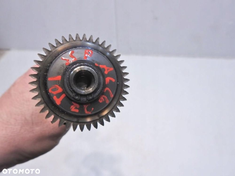 WAŁEK ROZRZĄDU SSĄCY PRAWY AUDI A6 C6 2.7 TDI 059101CQ - 2