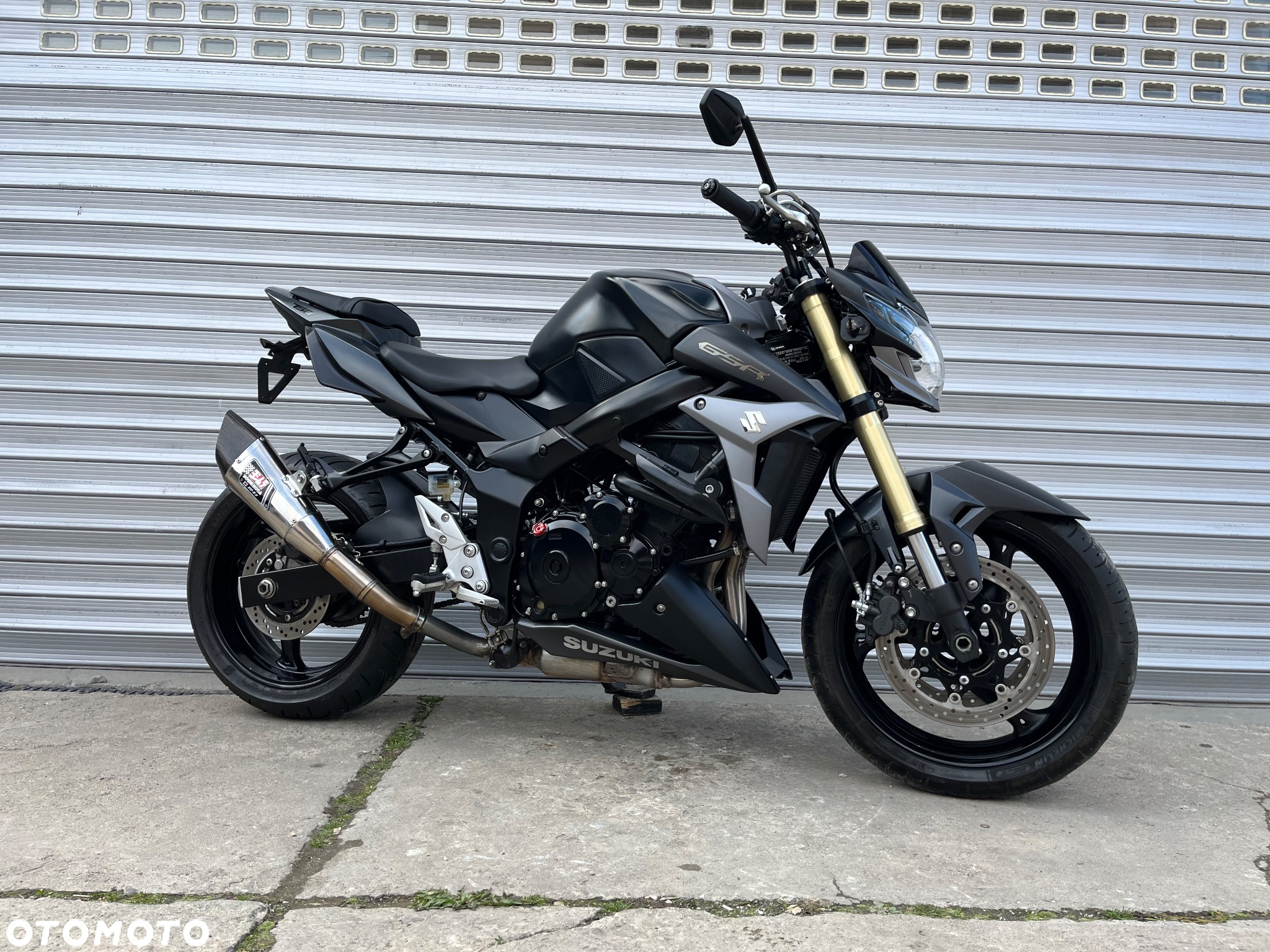 Suzuki GSR - 35