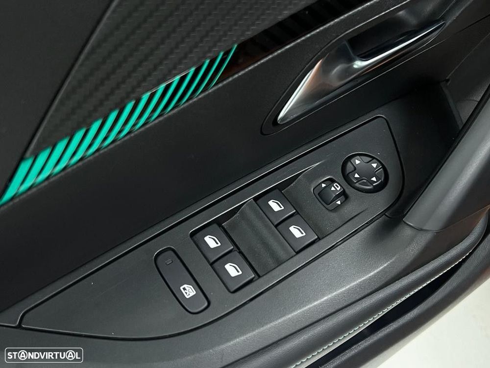 Peugeot 2008 1.2 PureTech Allure - 12