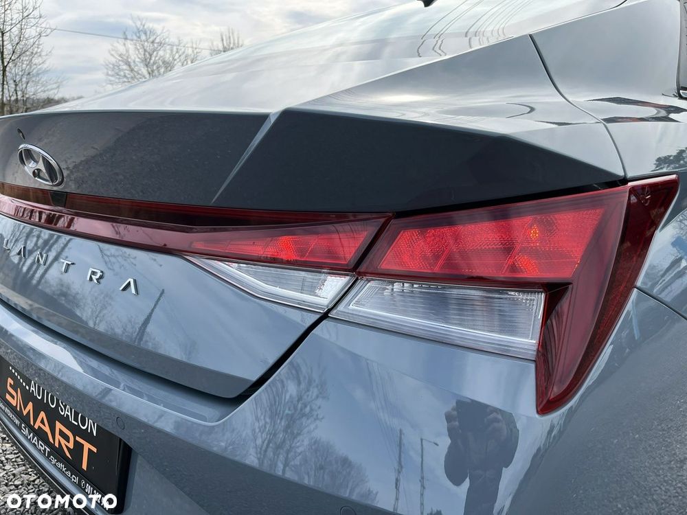 Hyundai Elantra 1.6 Smart CVT - 26