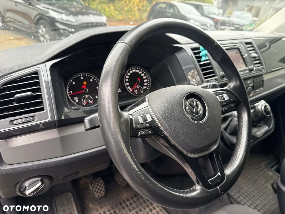 Volkswagen Multivan - 10