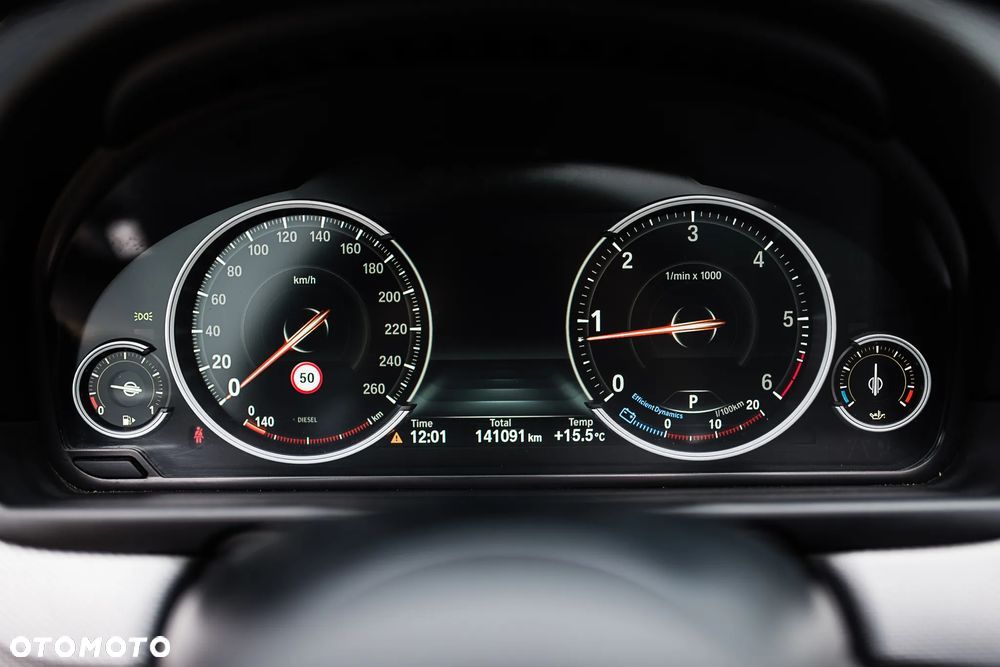 BMW Seria 5 525d xDrive - 25