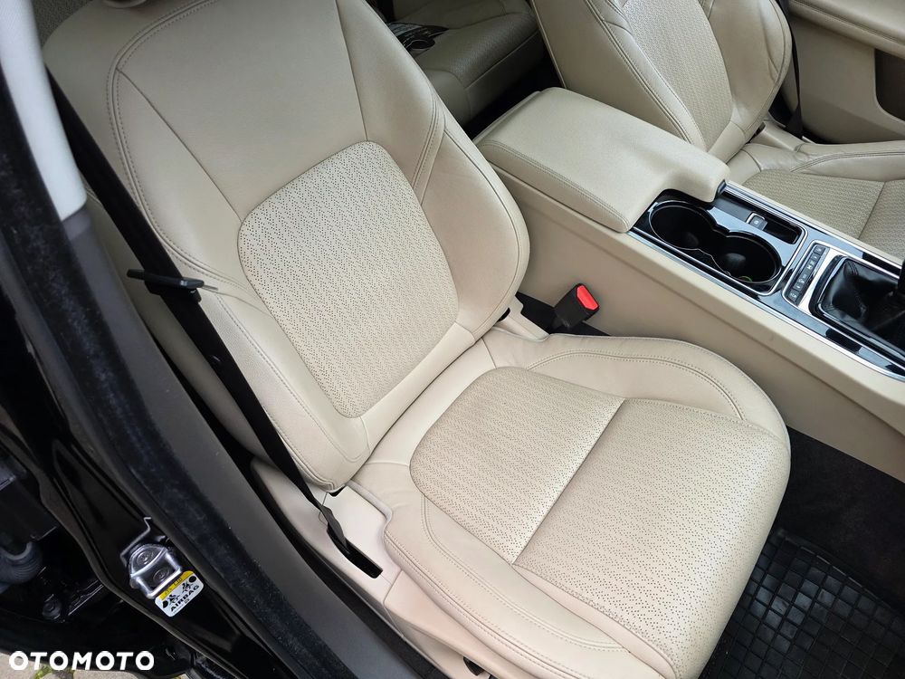 Jaguar XF - 19