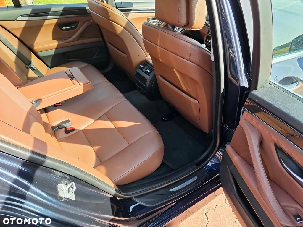 BMW Seria 5 525d xDrive Touring - 26