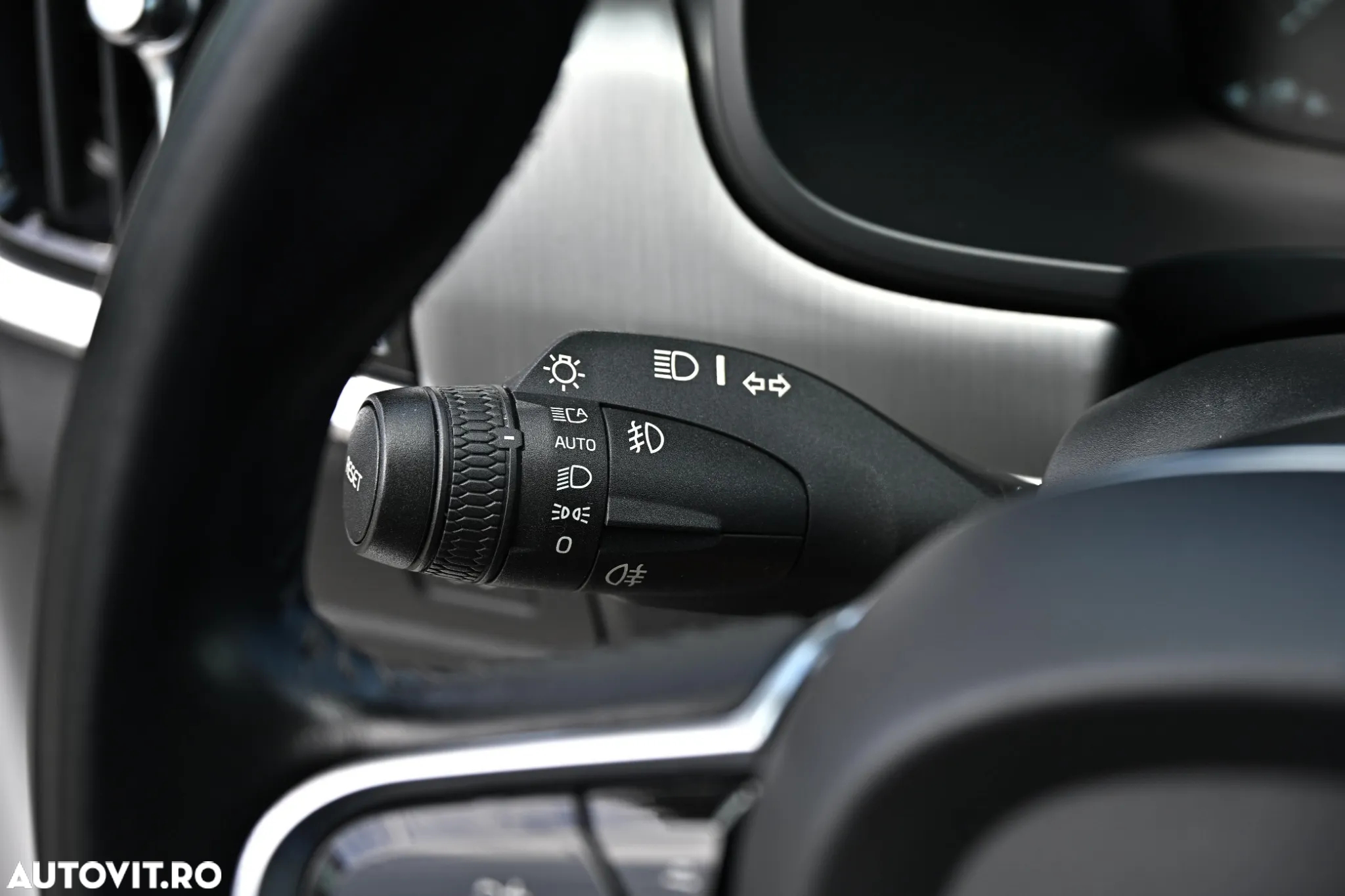 Volvo V90 D5 AWD Geartronic Momentum - 29