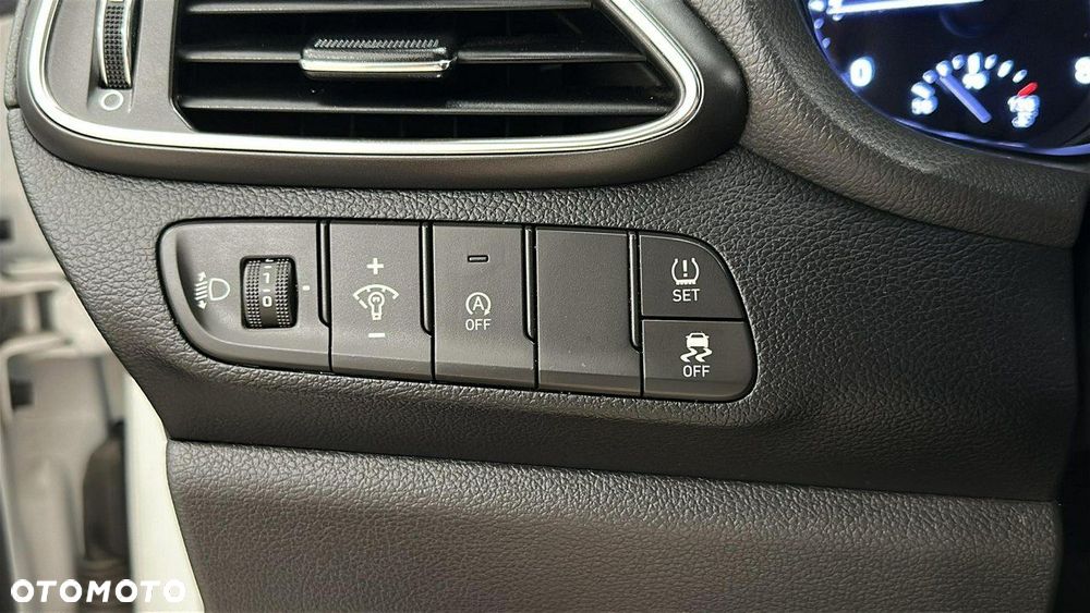 Hyundai i30 1.5 DPI Classic + - 25