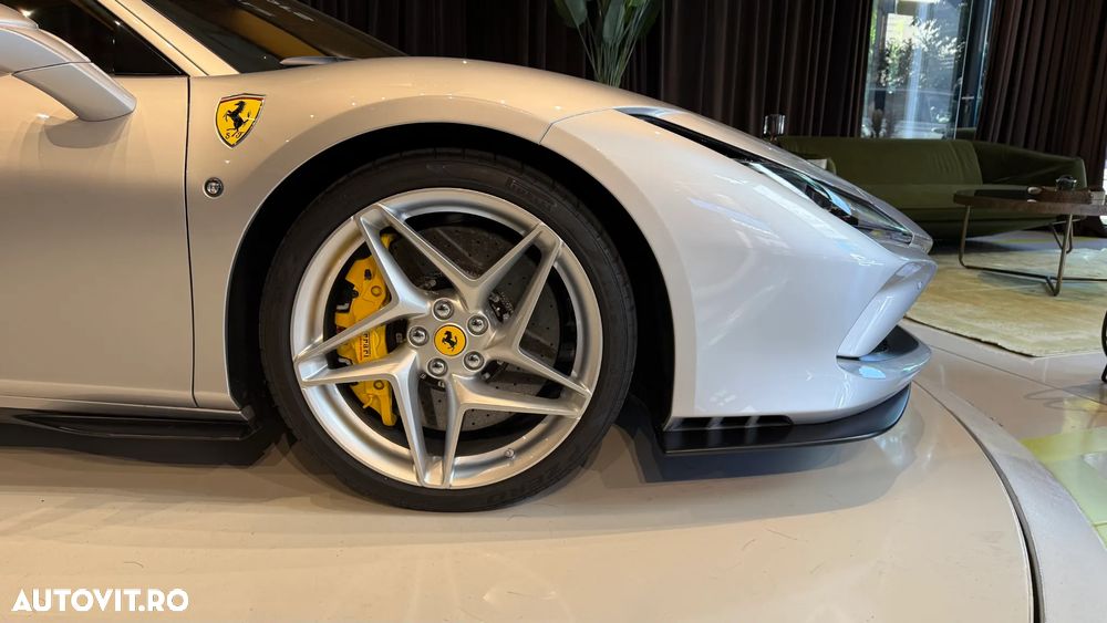 Ferrari F8 - 4
