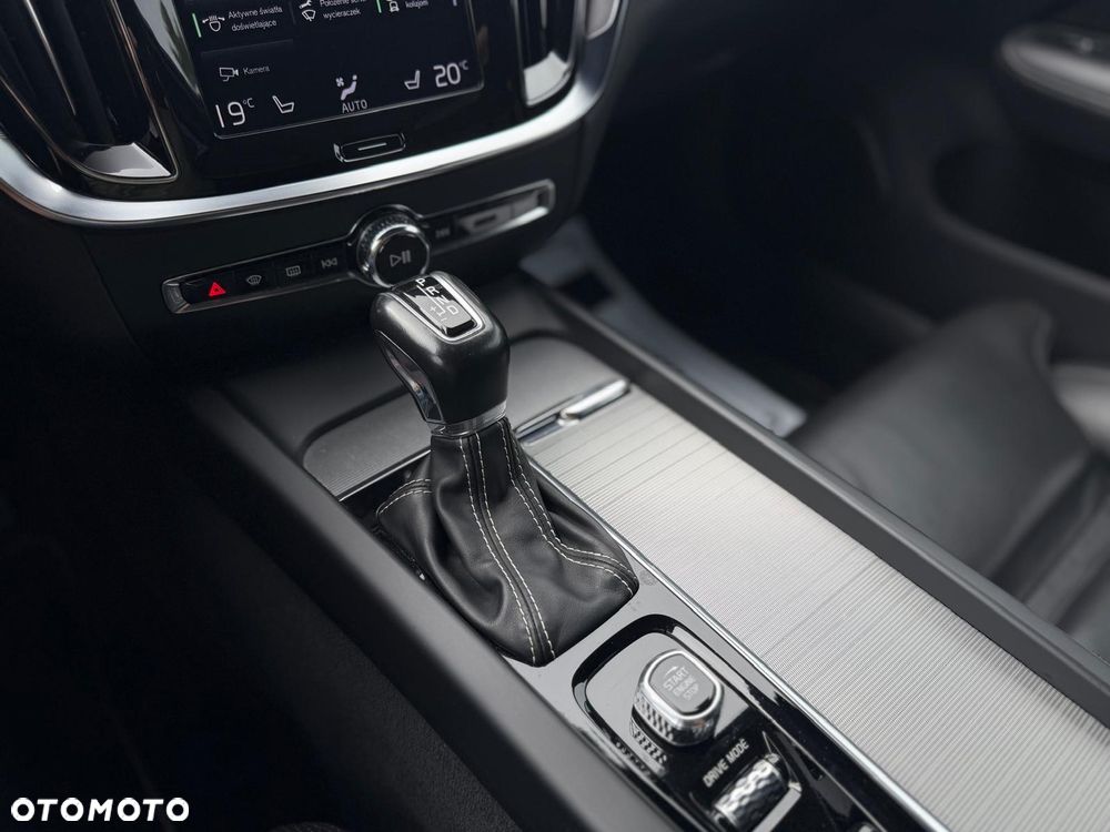 Volvo V60 D4 AWD Geartronic R-Design - 27