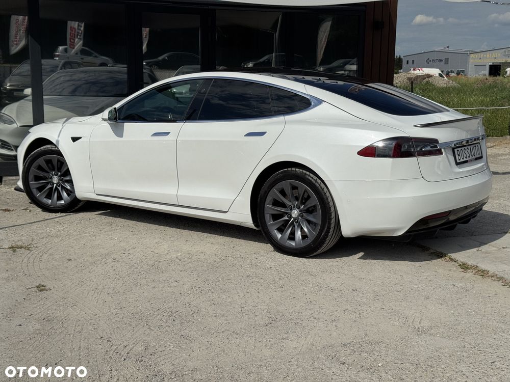 Tesla Model S - 11