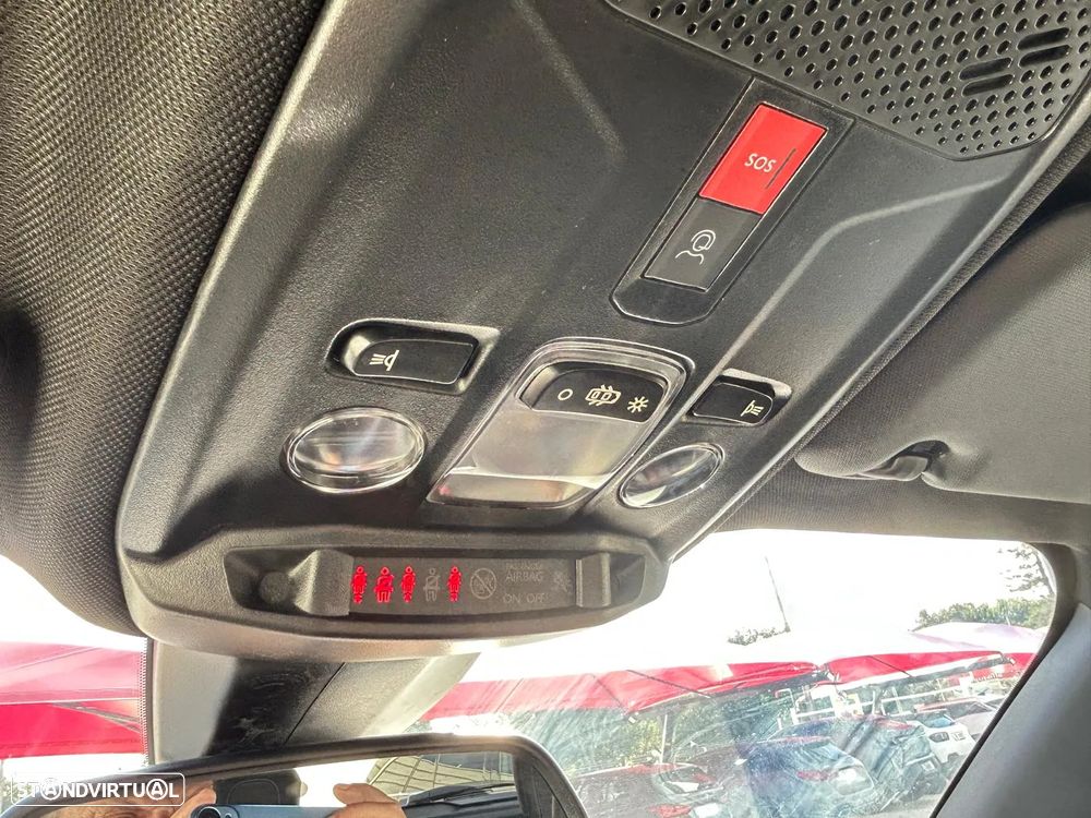 Peugeot 2008 Hybrid 145 e-DSC Allure - 33