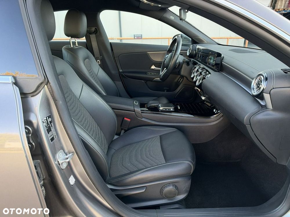 Mercedes-Benz CLA 180 7G-DCT - 20