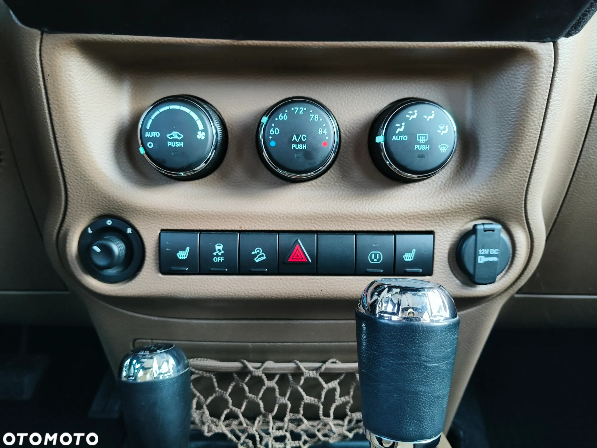 Jeep Wrangler 3.6 Unlim Sahara - 23