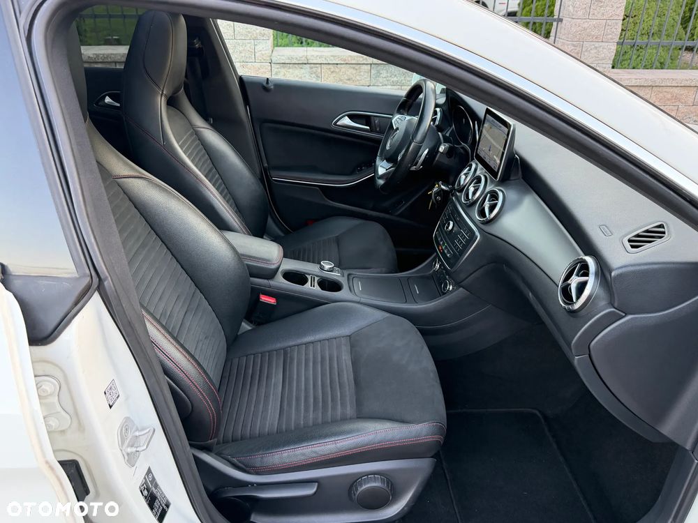 Mercedes-Benz CLA 200 d 4Matic 7G-DCT AMG Line - 11