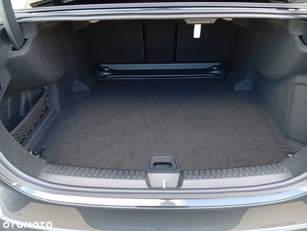 Mercedes-Benz Klasa E 220 d mHEV 4-Matic AMG 9G-Tronic - 33
