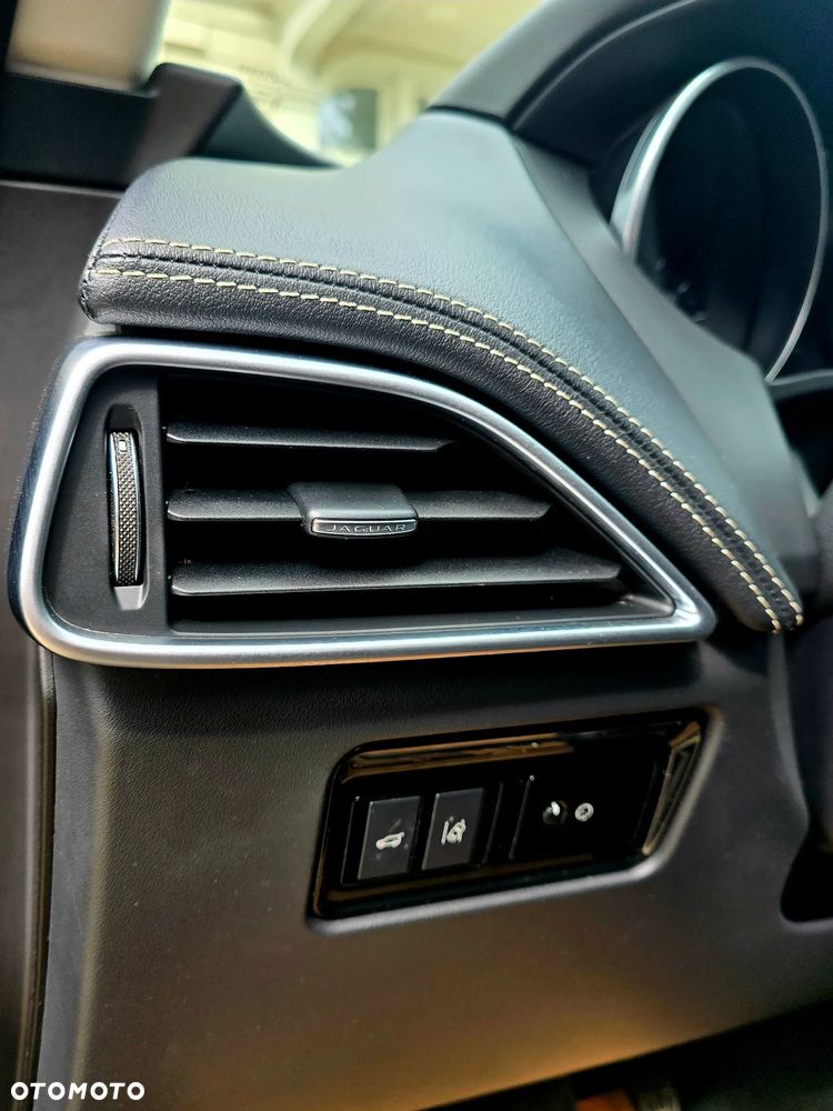 Jaguar F-Pace 2.0 i4D AWD R-Sport - 26