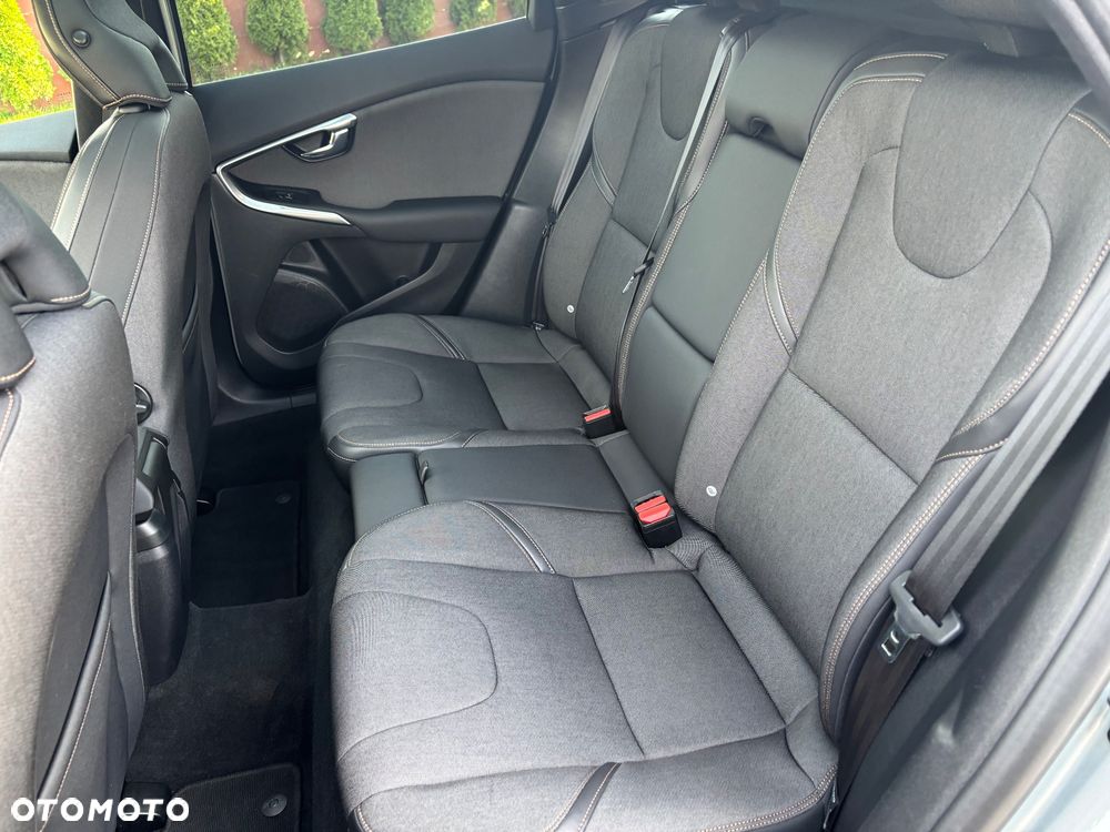 Volvo V40 Cross Country - 16