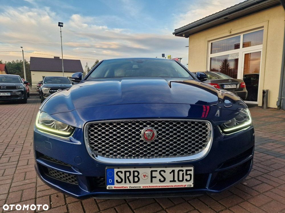 Jaguar XE 20d Prestige - 12