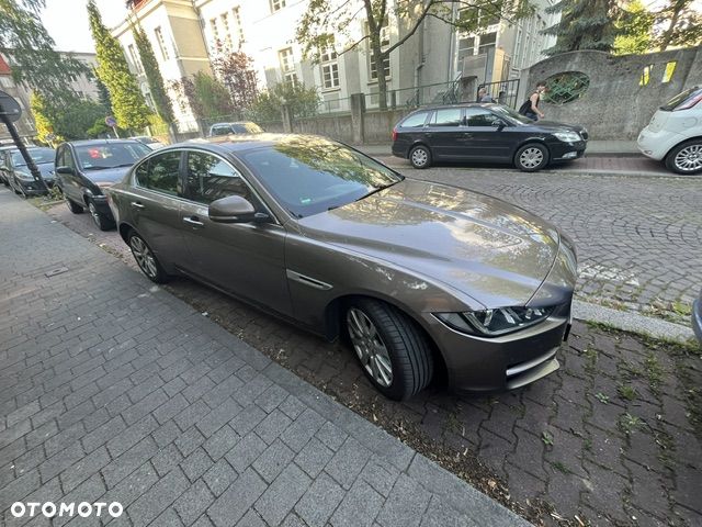 Jaguar XE 2.0 D Portfolio - 4