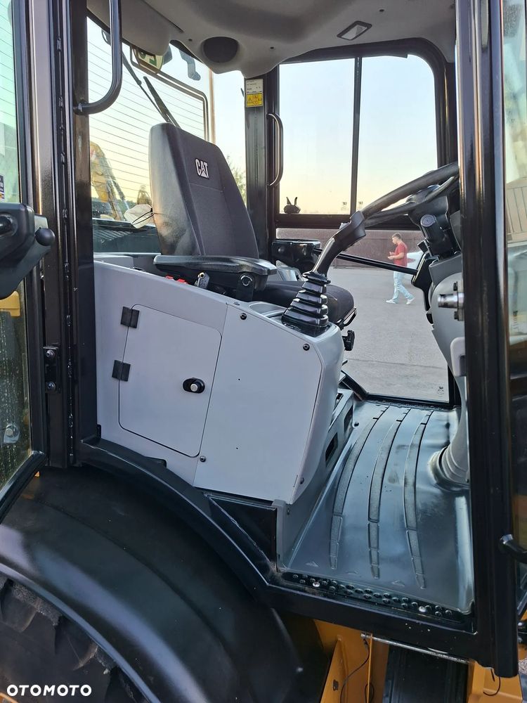 Caterpillar CAT 906 M - 29