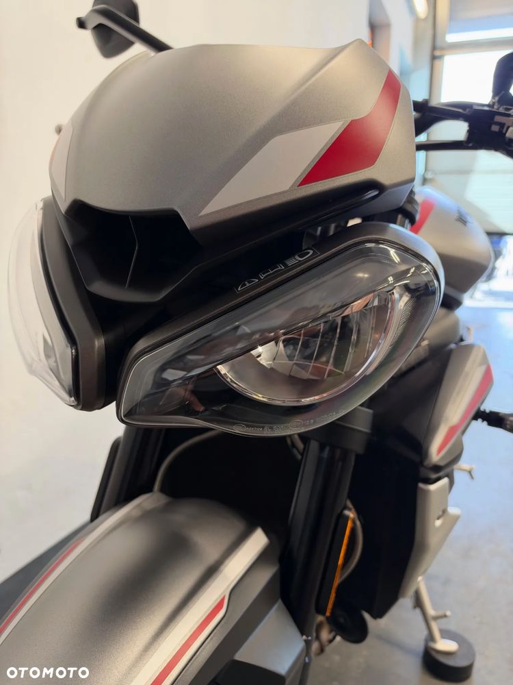 Triumph Street Triple - 37