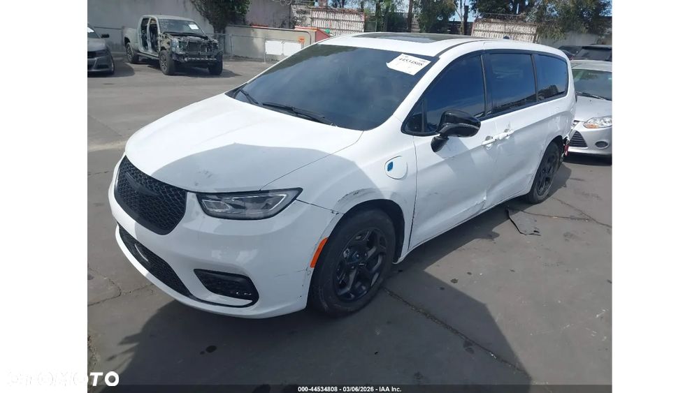 Chrysler Pacifica - 3
