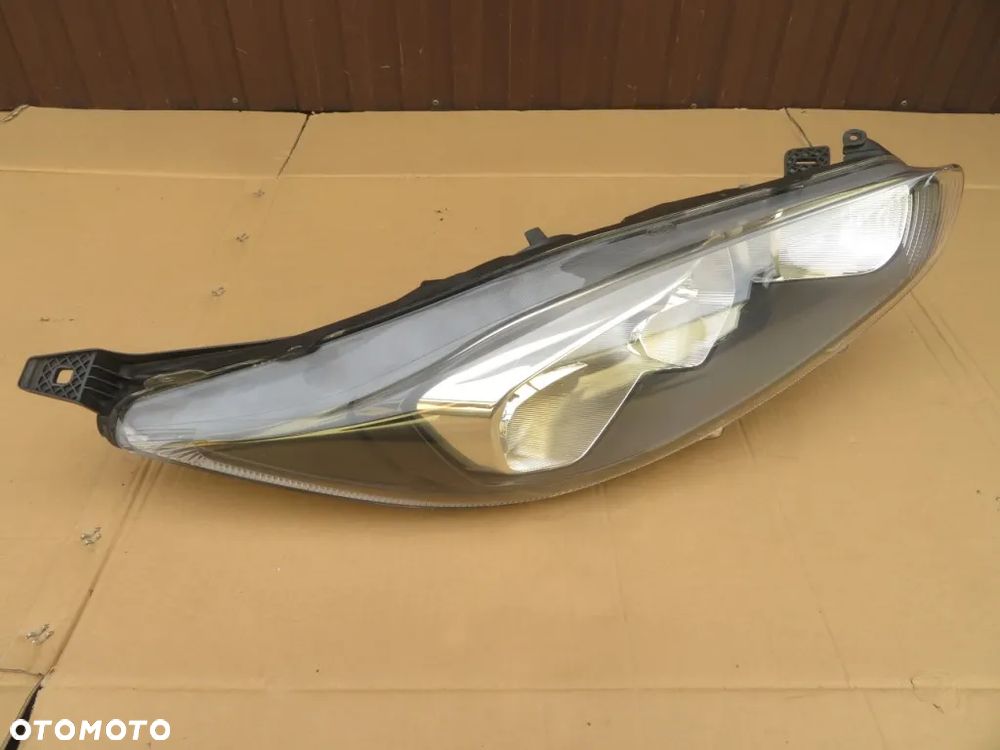 REFLEKTOR PRAWY FORD FIESTA MK7 LIFT 13-17R DEMONTAŻ KRAKÓW - 4