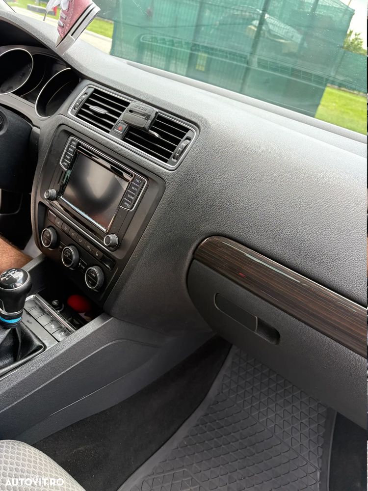 Volkswagen Jetta - 16