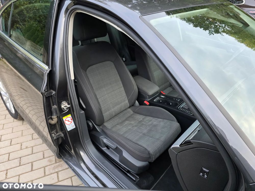 Volkswagen Passat - 15