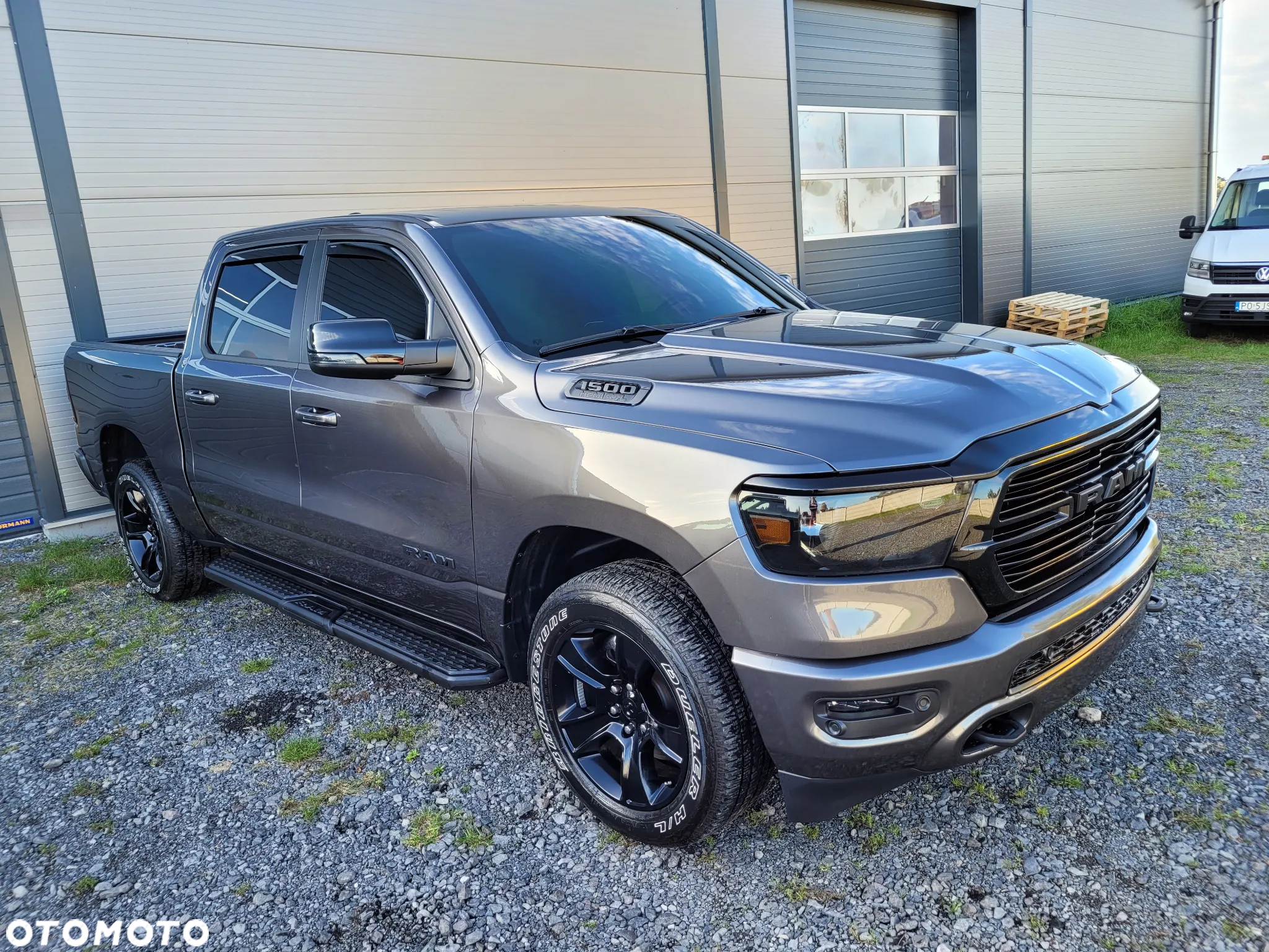 RAM 1500 Crew Cab Shortbed Bighorn - 15