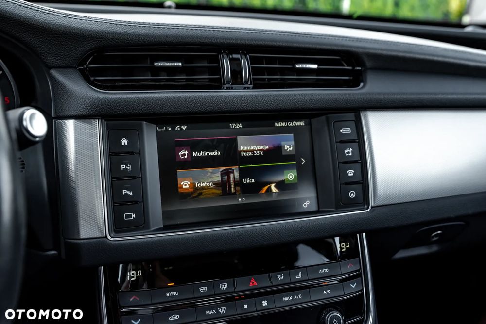 Jaguar XF 20d Prestige - 36