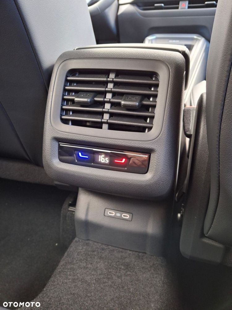 Volkswagen T-Roc 1.5 eTSI Style DSG - 27