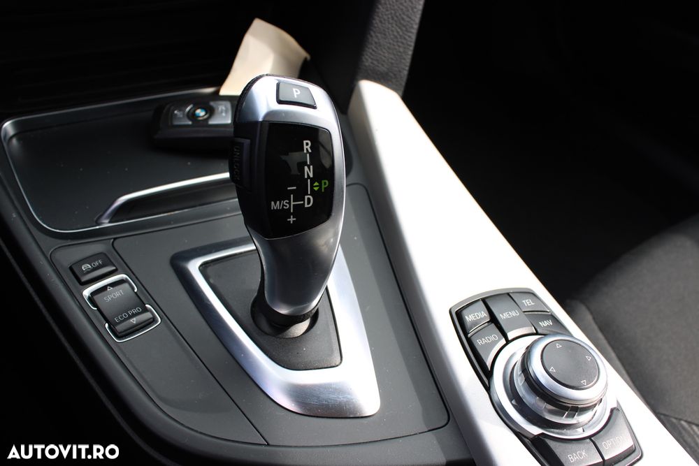 BMW Seria 3 318d Aut. Advantage - 28