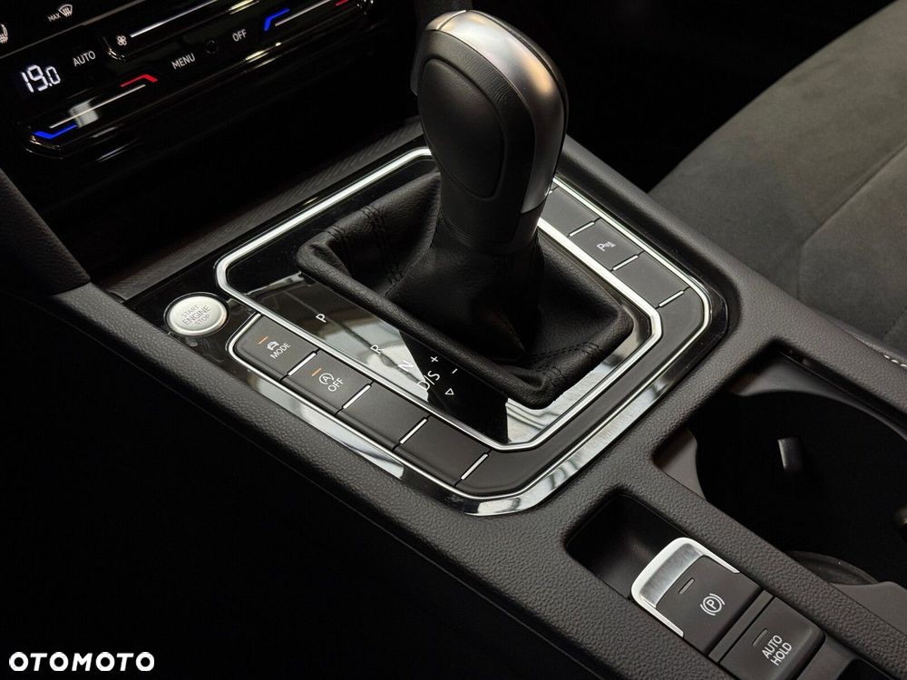 Volkswagen Passat Variant 1.5 TSI EVO Elegance DSG - 32