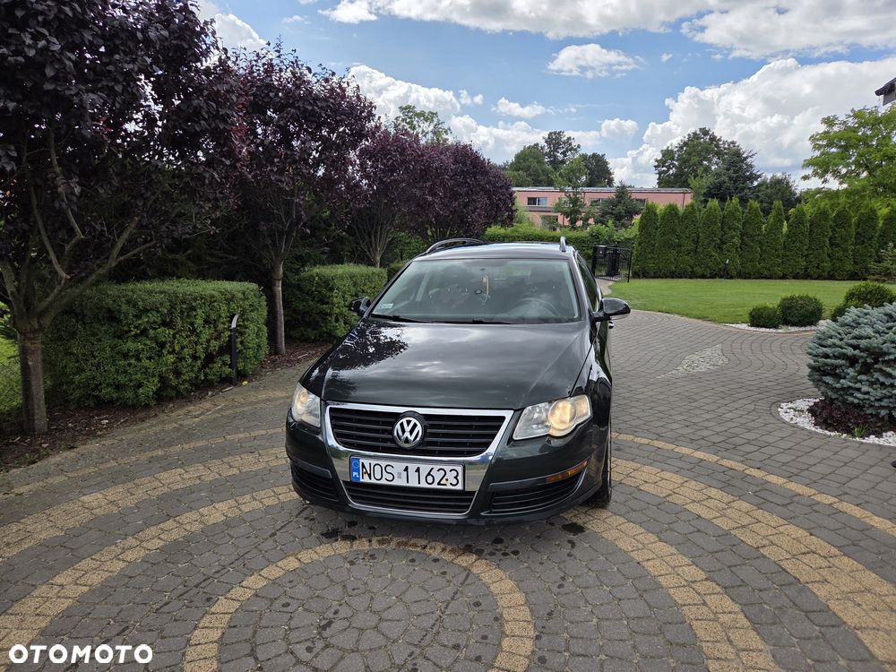 Volkswagen Passat - 1