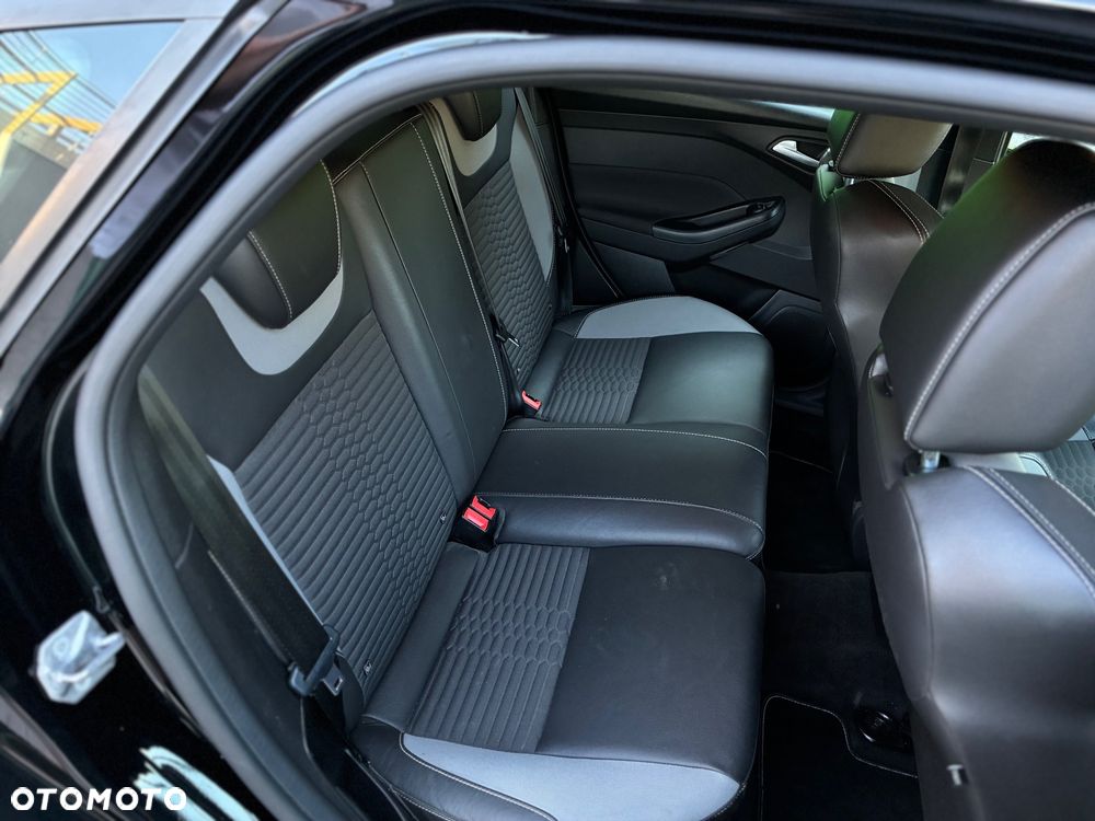 Ford Focus 2.0 EcoBoost ST - 27