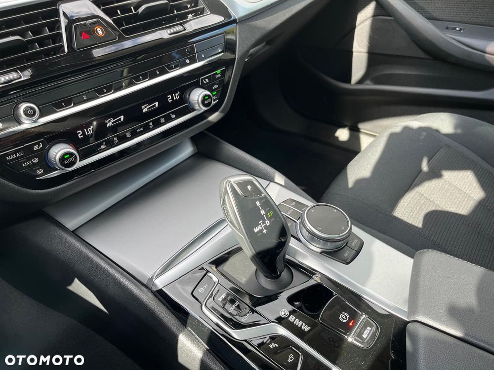 BMW Seria 5 520d Luxury Line sport - 32