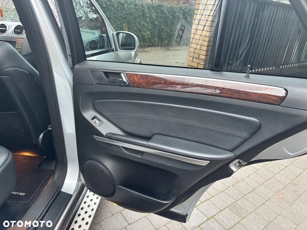 Mercedes-Benz ML 63 AMG 4-Matic - 24