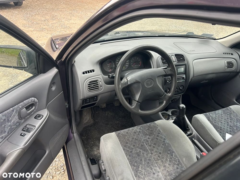 Mazda 323F - 15