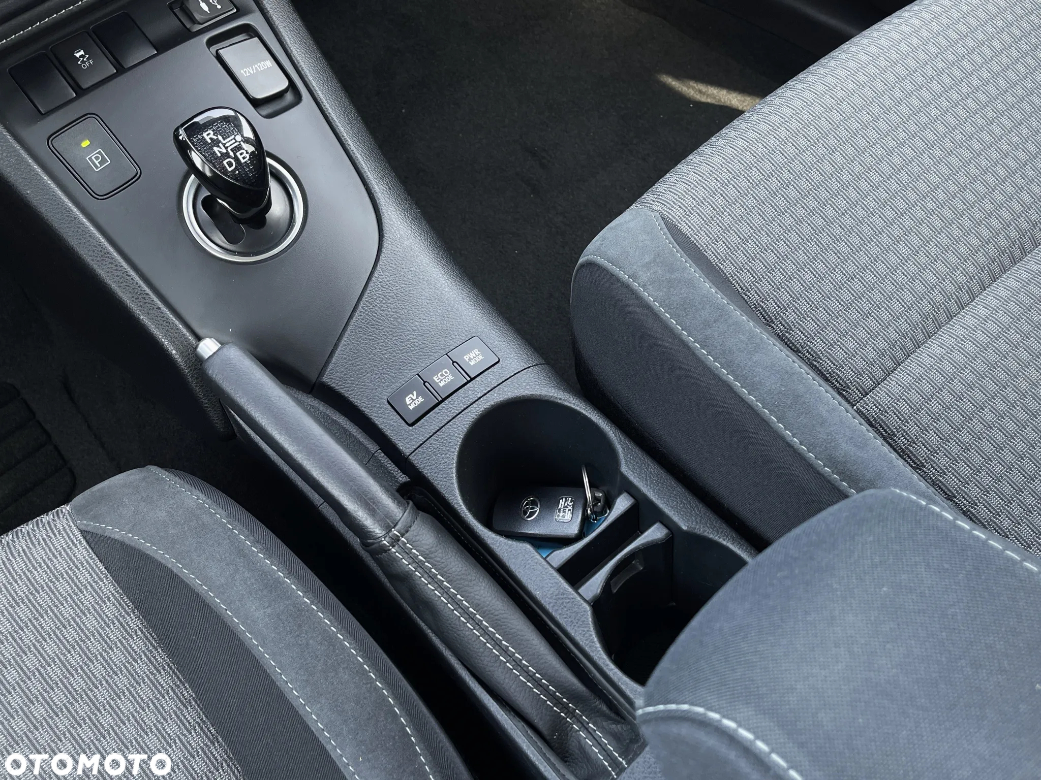 Toyota Auris 1.8 VVT-i Hybrid Automatik Style Selection - 24