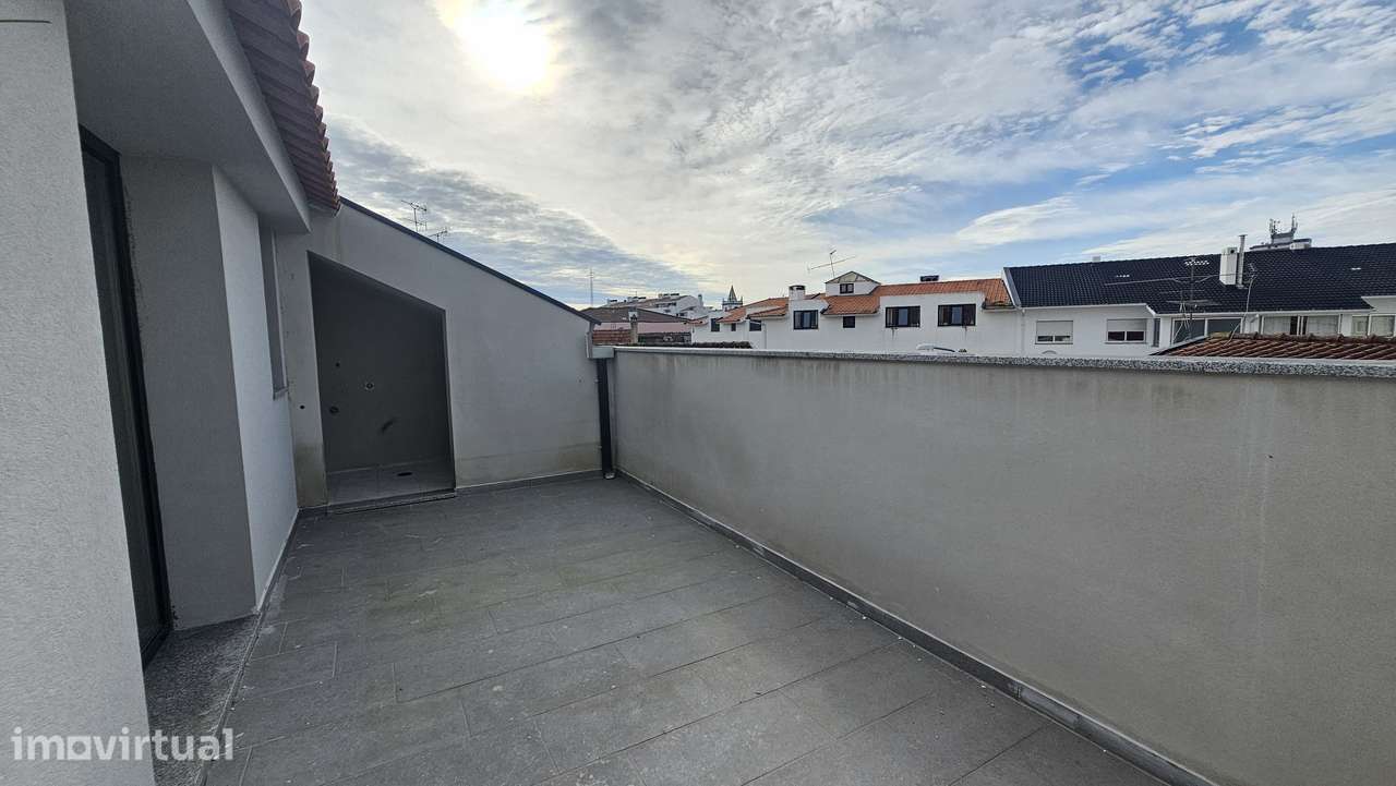 Apartamento | T2 | Duplex | 2 lugares de estacionamento - Grande imagem: 2/15