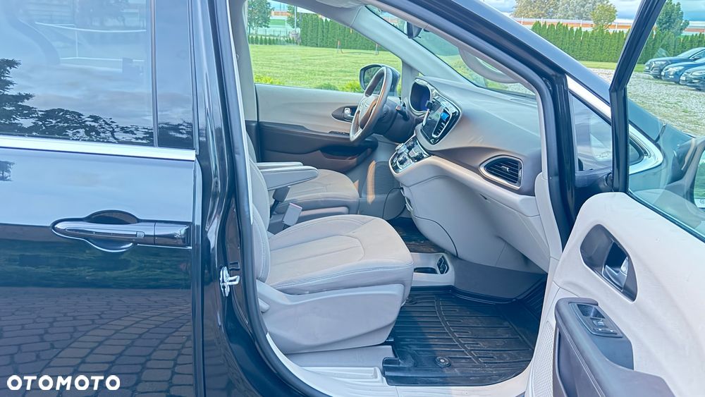 Chrysler Pacifica - 6