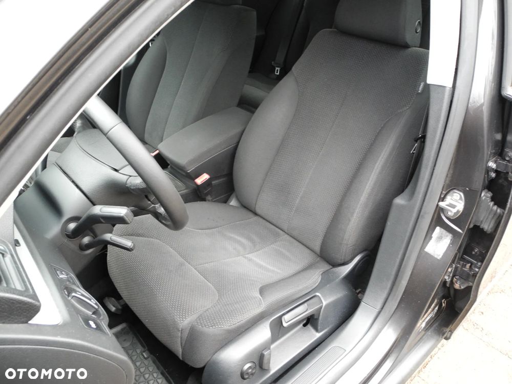 Volkswagen Passat - 11