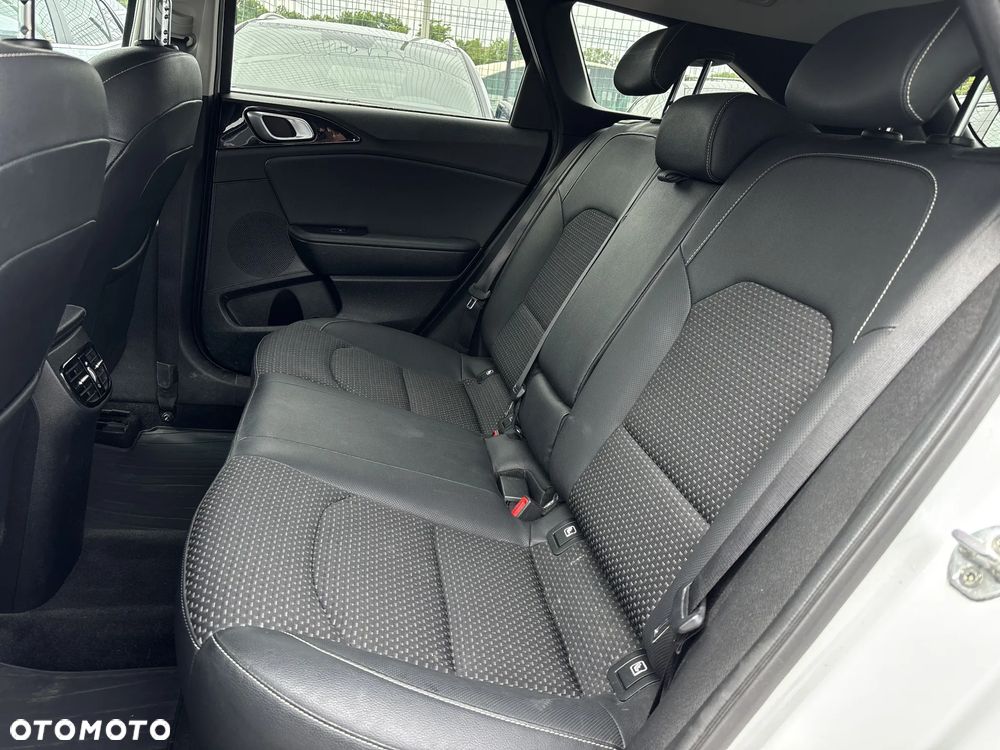 Kia Ceed 1.4 T-GDI L Business Line DCT - 15