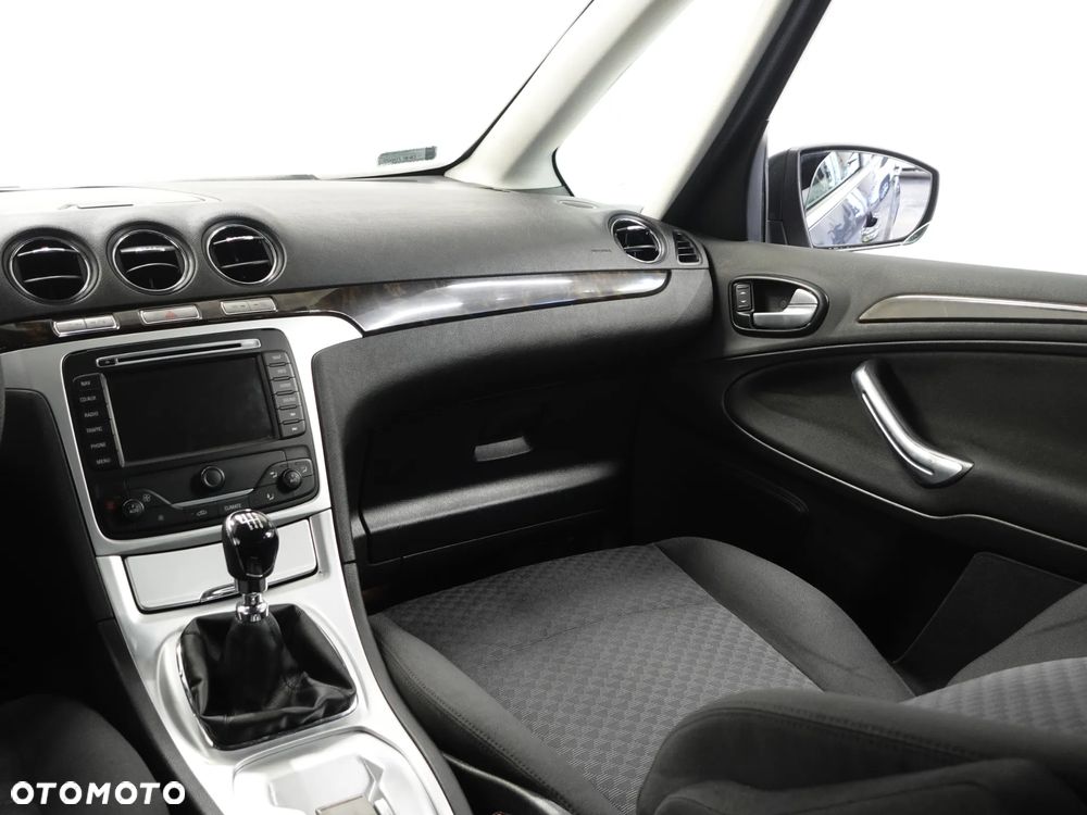 Ford Galaxy 2.0 TDCi Ghia - 29