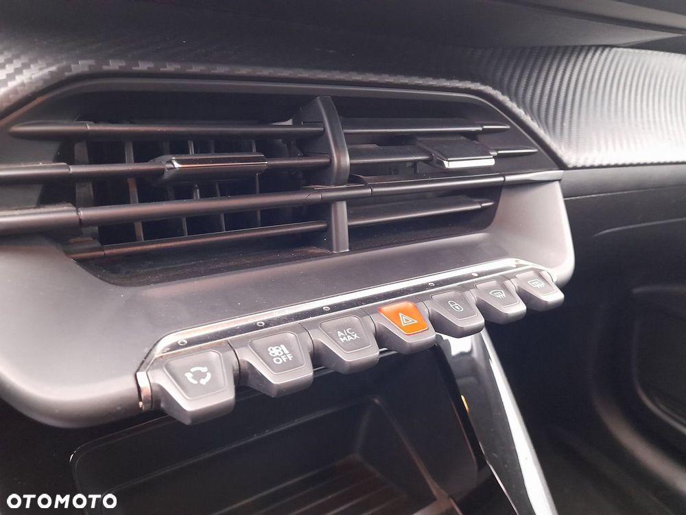 Peugeot 208 - 18